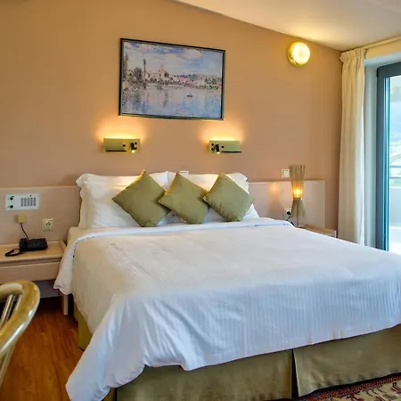 Poseidon Каминия