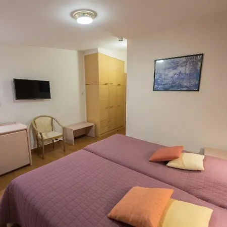 Poseidon Hotel 3*